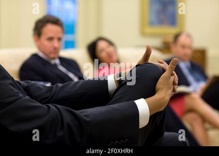 Le président Barack Obama participe à une réunion sur la mise en œuvre des soins de santé dans le Bureau ovale, le 21 avril 2010 Banque D'Images