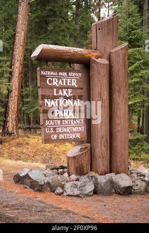 Entrée au parc national de Crater Lake panneau État de l'Oregon Banque D'Images