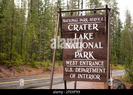 Entrée au parc national de Crater Lake panneau État de l'Oregon Banque D'Images