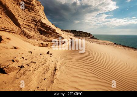 Tracé des vagues formé par le vent sur la dune de sable errante de Rubjerg et les falaises de grès entre Lønstrup et Løkken, Danemark; Lønstrup Klint; Danmark Banque D'Images