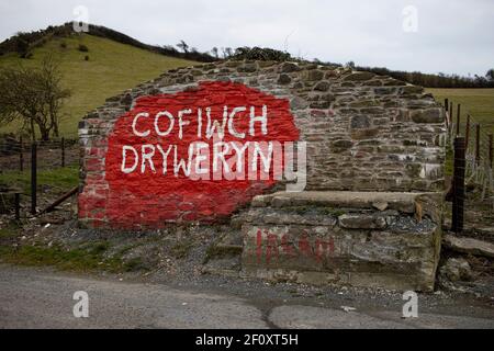 La fresque 'Cofiwch Dryweryn' à côté de la route A487 près de Llanrhystud le 7 mars 2021. Crédit : Lewis Mitchell Banque D'Images