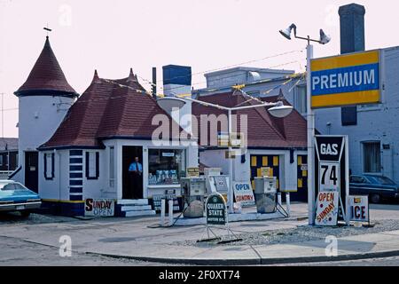 Années 1970 États-Unis - Premium Gas Toronto Ontario ca. 1976 Banque D'Images