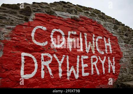 La fresque 'Cofiwch Dryweryn' à côté de la route A487 près de Llanrhystud le 7 mars 2021. Crédit : Lewis Mitchell Banque D'Images