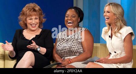 Le président Barack Obama enregistre un épisode de The View aux studios ABC, le 28 juillet 2010. Sur la photo, de gauche à droite, on trouve Joy Behar, Sherri Shepherd et Elisabeth Hasselbeck Banque D'Images