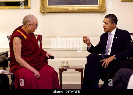 Le président Barack Obama rencontre sa Sainteté le Dalaï Lama dans la salle des cartes de la Maison Blanche, le 18 février 2010 Banque D'Images