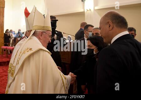 Bagdad, Irak. 07e mars 2021. Le pape François mène la messe à la cathédrale Saint-Joseph le deuxième jour de la visite papale le samedi 6 mars 2021 à Bagdad, en Irak. Photo de Murtaja Lateef/UPI crédit: UPI/Alay Live News Banque D'Images