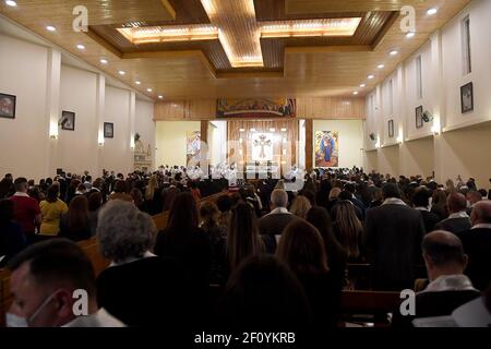 Bagdad, Irak. 07e mars 2021. Le pape François mène la messe à la cathédrale Saint-Joseph le deuxième jour de la visite papale le samedi 6 mars 2021 à Bagdad, en Irak. Photo de Murtaja Lateef/UPI crédit: UPI/Alay Live News Banque D'Images