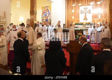 Bagdad, Irak. 07e mars 2021. Le pape François mène la messe à la cathédrale Saint-Joseph le deuxième jour de la visite papale le samedi 6 mars 2021 à Bagdad, en Irak. Photo de Murtaja Lateef/UPI crédit: UPI/Alay Live News Banque D'Images