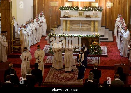 Bagdad, Irak. 07e mars 2021. Le pape François célèbre la messe à la cathédrale Saint-Joseph le deuxième jour de la visite papale le samedi 6 mars 2021 à Bagdad, en Irak. Photo de Murtaja Lateef/UPI crédit: UPI/Alay Live News Banque D'Images