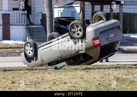 Accident de la route, retournement, Saginaw, MI, États-Unis, Par James D Coppinger/Dembinsky photo Assoc Banque D'Images