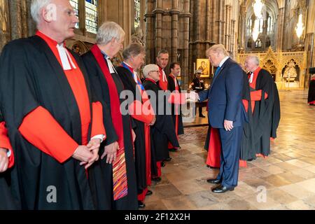 Le président Donald Trump fait ses adieux au clergé de l'abbaye de Westminster le lundi 3 2019 juin à Londres. Banque D'Images