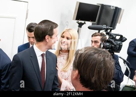 Conseiller du président Ivanka Trump et conseiller principal Jared Kushner quitte une conférence à la suite de son discours le samedi 29 juin 2019 au G20 Women Empowerment Event à Osaka au Japon Banque D'Images