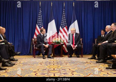 Le président Donald Trump et le président de la République française Emmanuel Macron participent à leur discussion bilatérale le lundi 24 2018 septembre au Palais Lotte de New York à New York. Le vice-président Mike Pence se joint. Banque D'Images