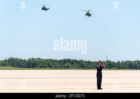 Marine One avec le président Donald Trump et la première dame Melania Trump à bord de terres le vendredi 24 2019 mai à la base conjointe Andrews Md. Pour monter à bord de la Force aérienne One pour son voyage au Japon. Banque D'Images