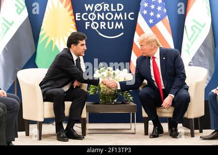 Le président Donald Trump rencontre le président du gouvernement régional du Kurdistan Nechirvan Barzani le mercredi 22 2020 janvier au Centre des congrès de Davos, en Suisse. Banque D'Images