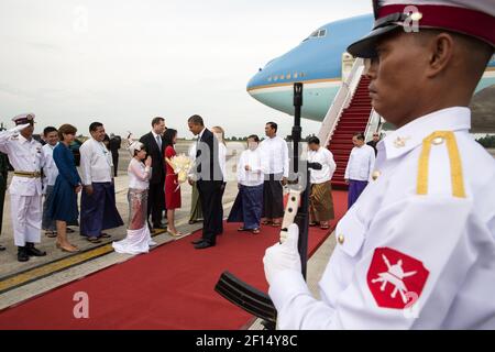 Le président Barack Obama arrive à l'aéroport international de Rangoon en Birmanie le 19 2012 novembre. Banque D'Images