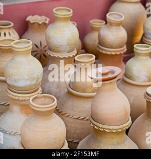 En oman muscat l'ancien marché de la poterie vente contenant de fabrication Banque D'Images