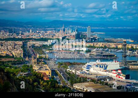 Barcelone, Espagne - 27 juillet 2019 : vue aérienne du bord de mer de Barcelone et de la Méditerranée, Catalogne, Espagne Banque D'Images