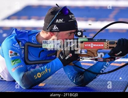 Simon Desthieux, de France, participe à la course masculine de 10 km à la coupe du monde de biathlon à Nove Mesto na Morave, en République tchèque, le samedi 6 mars 2021. (CTK photo/Lubos Pavlicek) Banque D'Images