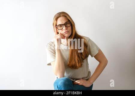 Portrait d'une femme d'affaires pensive. Banque D'Images