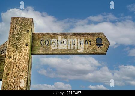 Sentier Public signer dans les Cotswolds Banque D'Images