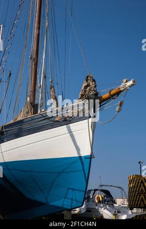 « Amelie Rose », une découpeuse pilote traditionnelle Isles of Scilly, à terre pour être rebâtue à Gosport Boatyard, Gosport, Hampshire, Angleterre, Royaume-Uni Banque D'Images