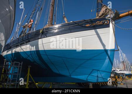 « Amelie Rose », une découpeuse pilote traditionnelle Isles of Scilly, à terre pour être rebâtue à Gosport Boatyard, Gosport, Hampshire, Angleterre, Royaume-Uni Banque D'Images