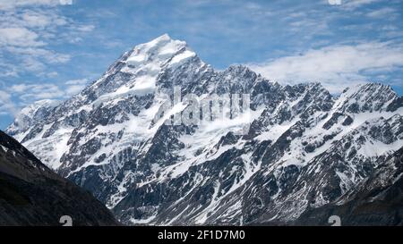 Pic de montagne (Mt Cook) gros plan réalisé pendant une journée ensoleillée dans le parc national d'Aoraki Mt Cook, Nouvelle-Zélande Banque D'Images