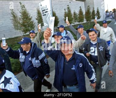 Washington Redskins vs. Dallas Cowboys. Fans support on NFL Game.  Silhouette of supporters, big screen with two rivals in background Stock  Photo - Alamy