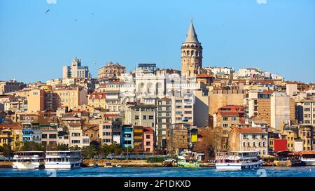 Quartier de Beyoglu architecture historique et monument médiéval la tour de Galata à Istanbul, Turquie Banque D'Images