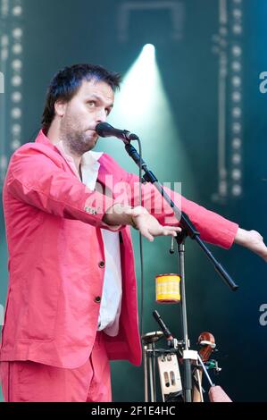 Jon Boden, du groupe folklorique anglais contemporain Bellowhead, se présentant au festival Cropredy de la convention de Faéroport, au Royaume-Uni en 2012 Banque D'Images