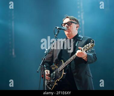 Chris Difford, de Squeeze, se présentant au festival Cropredy de la convention de l'aéroport, au Royaume-Uni, en août 9 2012 Banque D'Images