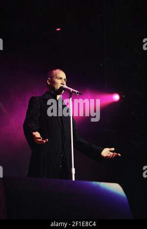 Human League sur scène au « concert ici et maintenant des années 80 » qui s'est tenu à Wembley Arena à Londres, Royaume-Uni. 15 décembre 2002 Banque D'Images