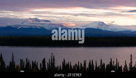 Mt Blackburn Willow Lake Wrangell-St Elias National Park Banque D'Images