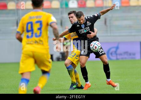 Nicolò Brightenti joueur de Frosinone et Filippo Bandinelli joueur d'Empoli, pendant le premier match de l'italien Serie B championnat de football Banque D'Images