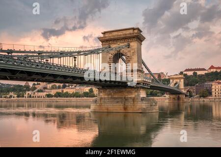 Pont en chaîne sur le Danube à Budapest Banque D'Images