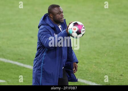 Gerald ASAMOAH l. (GE, coordination du service joueur sous licence) Soccer 1er Bundesliga, 24e jour de match, FC Schalke 04 (GE) - FSV FSV FSV Mainz 05 (MZ) 0: 0, le 5 mars 2021 à Gelsenkirchen/Allemagne. Photo: Juergen Fromme/firosportphoto/pool via FOTOAGENTUR SVEN SIMON # les règlements DFL interdisent toute utilisation de photographies comme séquences d'images et/ou quasi-vidéo # usage éditorial SEULEMENT # agences de presse nationales et internationales HORS € | usage dans le monde entier Banque D'Images