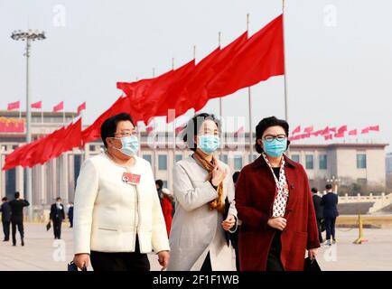 Pékin, Chine. 07e mars 2021. Députés féminins au 13ème Congrès National du peuple (NPC) marchez vers la Grande salle du peuple pour la deuxième séance plénière de la quatrième session du 13ème NPC à Beijing, capitale de la Chine, le 8 mars 2021. Au 13ème Congrès national du peuple (CNP) et au Comité national de la 13ème Conférence consultative politique du peuple chinois (CPPCC), il y a respectivement 742 députés féminins et 440 femmes, ce qui marque un record historique de représentation féminine. Credit: Xinhua/Alay Live News Banque D'Images