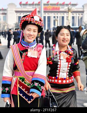 Pékin, Chine. 07e mars 2021. Députés féminins au 13ème Congrès National du peuple (NPC) marchez vers la Grande salle du peuple pour la deuxième séance plénière de la quatrième session du 13ème NPC à Beijing, capitale de la Chine, le 8 mars 2021. Au 13ème Congrès national du peuple (CNP) et au Comité national de la 13ème Conférence consultative politique du peuple chinois (CPPCC), il y a respectivement 742 députés féminins et 440 femmes, ce qui marque un record historique de représentation féminine. Credit: Xinhua/Alay Live News Banque D'Images