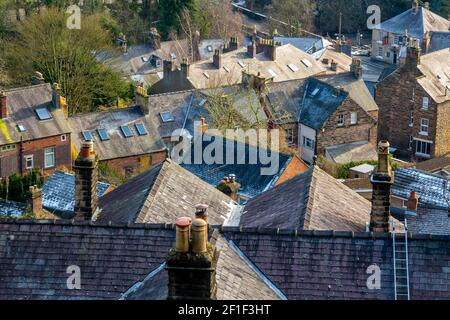 Vue sur les toits et cheminées dans la salle de bains Matlock Un village dans la région de Derbyshire Dales de la crête District Angleterre Royaume-Uni Banque D'Images