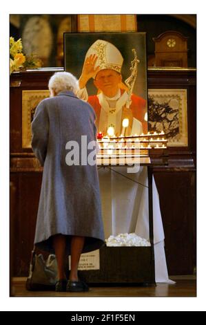 Messe pour le Pape malade à Westminster Cathederal à Londres.pic David Sandison 1/4/2005 Banque D'Images