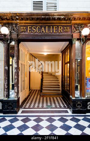 Escalier intérieur passage couvert - Vero-Dodat dans le 1er arrondissement, Paris, Ile-de-France, France Banque D'Images