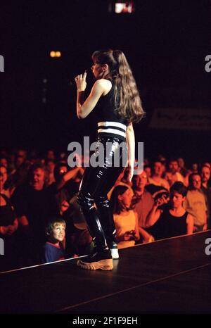 Shania Twain en concert à Wembley Arena à Londres, Royaume-Uni. 8 juillet 1999 Banque D'Images