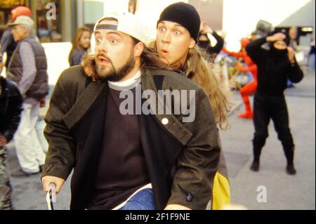 Kevin Smith, Jason Mewes, « Jay and Silent Bob Strike Back » (2001) Miramax films. Crédit photo : Tracy Bennett/Miramax films/The Hollywood Archive - référence du fichier 34082-1038THA Banque D'Images