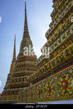 Phra Maha Chedi si Rajakarn est un stupa de 42 m de haut à Wat Pho, Bangkok, Thaïlande Banque D'Images