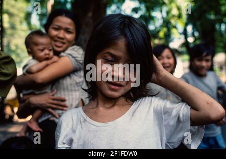 Enfants amérasiens nés de mères vietnamiennes et de pères américains, Ho Chi Minh ville, Vietnam, juin 1980 Banque D'Images