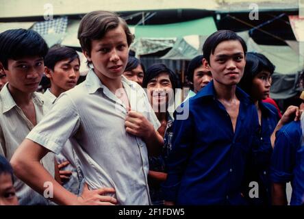 Enfants amérasiens nés de mères vietnamiennes et de pères américains, Ho Chi Minh ville, Vietnam, juin 1980 Banque D'Images