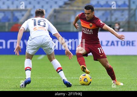 Rome, Italie. 07e mars 2021. Pedro (R) d'AS Roma pendant la série UN match entre AS Roma et Gênes CFC au Stadio Olimpico, Rome, Italie, le 7 mars 2021. (Photo de Roberto Ramaccia/INA photo Agency) crédit: SIPA USA/Alay Live News Banque D'Images