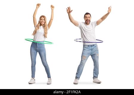 Portrait complet d'un jeune homme et d'une femme qui tourne hula hoops isolés sur fond blanc Banque D'Images