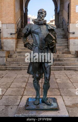 Tolède, Espagne - 28 février 2021 : statue de Miguel de Cervantes à Tolède Banque D'Images